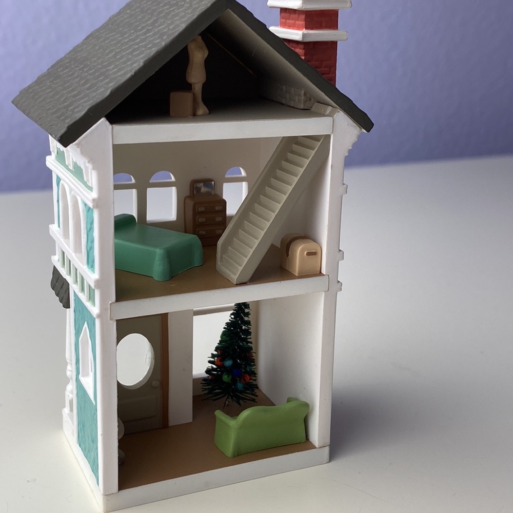 1990 Hallmark Collectible 1990 Nostalgic Houses & Shops 7th Holiday Home - Picture 7 of 9